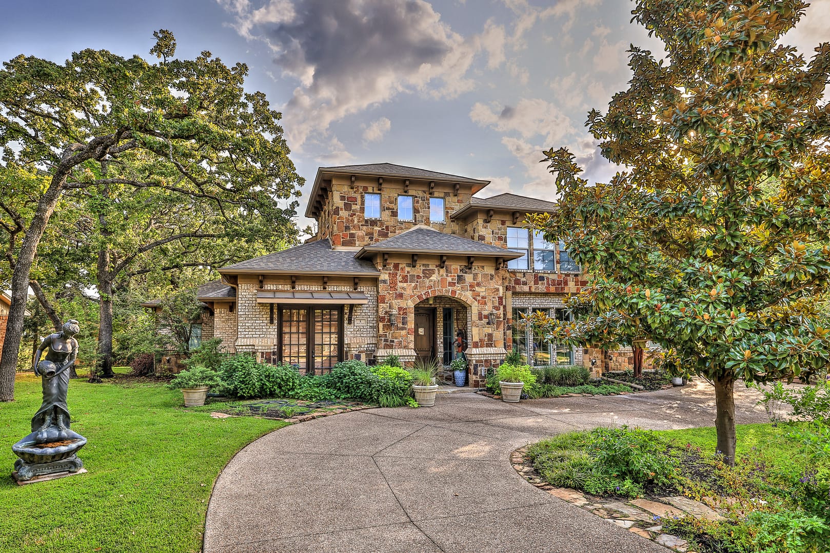Euro-Lakeview Estate